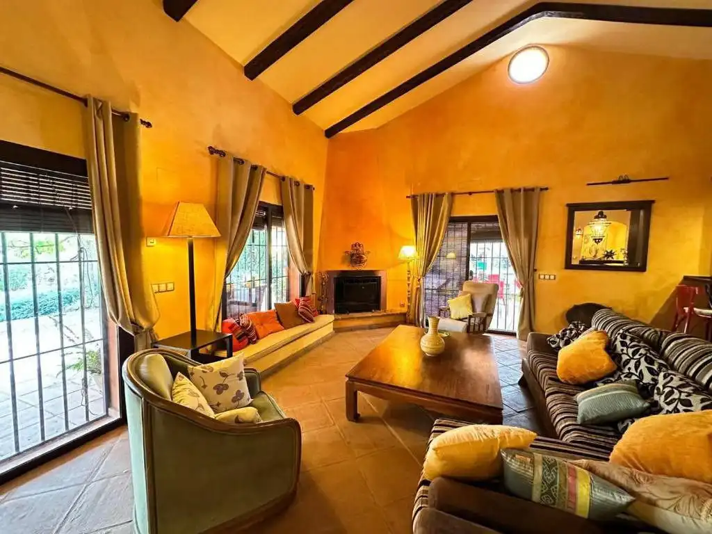 Casa rústica con piscina en venta en Archidona