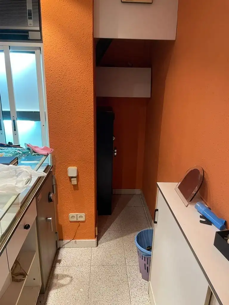 Local en venta en Cornellà de Llobregat