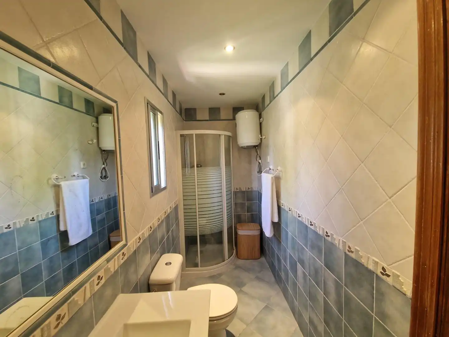 Bathroom of Houses for sale in Palomeque  with Heating, Private garden and Storage room