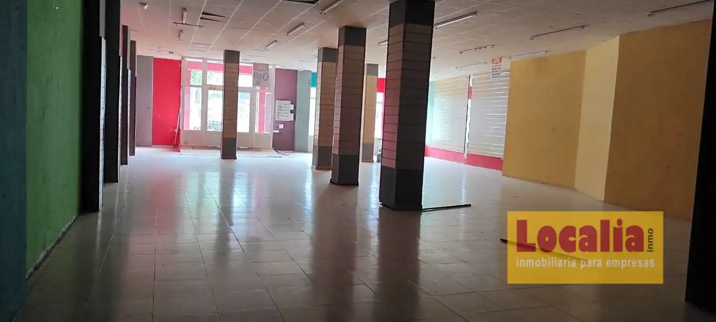 Local comercial en alquiler en De León, imagen 2
