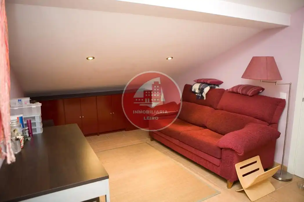 Casa o xalet en venda en Pontevedra Capital  amb Jardí privat, Terrassa i Moblat