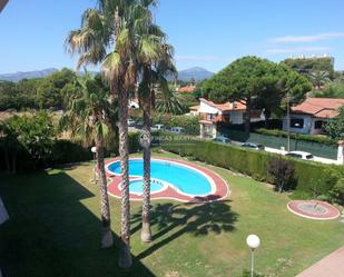 Swimming pool of Flat for sale in Cambrils