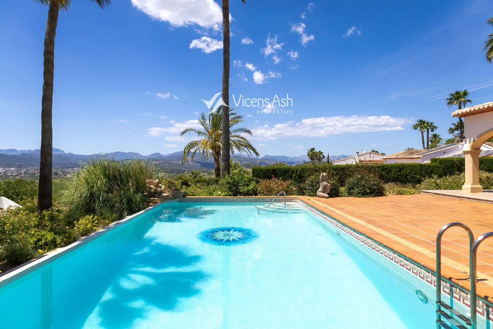 Swimming pool of Houses for sale in Jávea / Xàbia  with Air Conditioner, Heating and Terrace