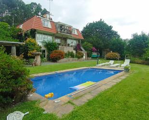 Piscina de Casa o xalet en venda en Pontevedra Capital  amb Jardí privat, Terrassa i Piscina