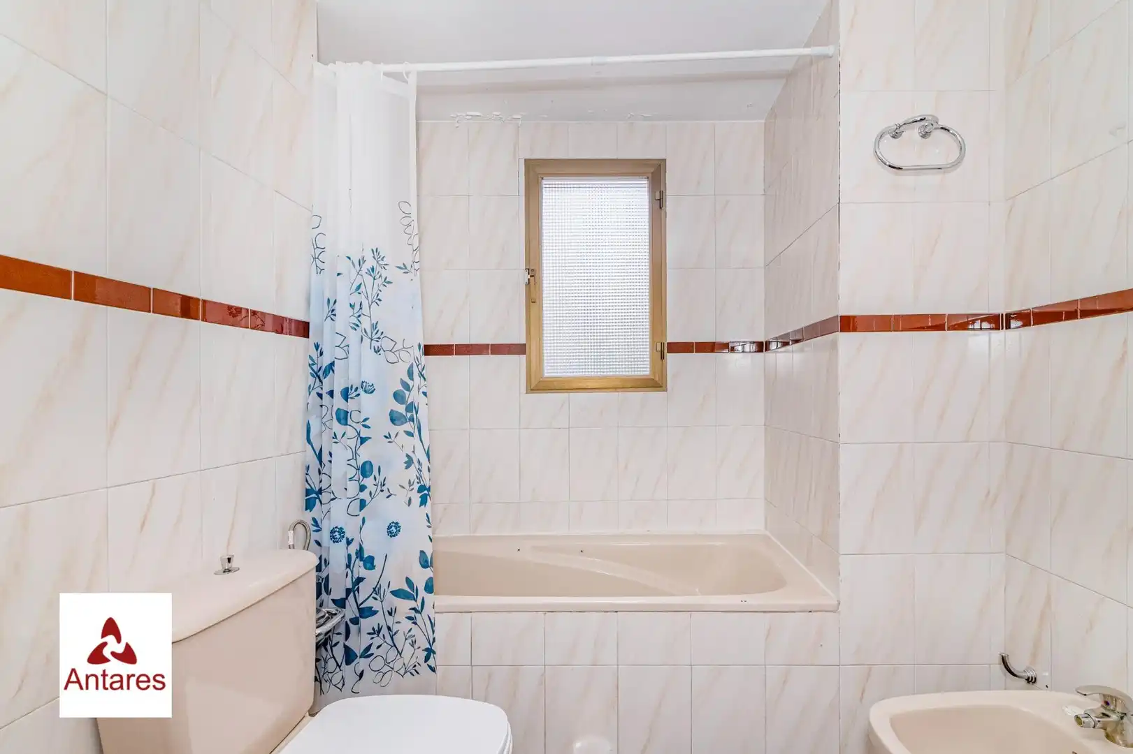 Baño de Piso en venta en Granada con Calefacción y Amueblado
