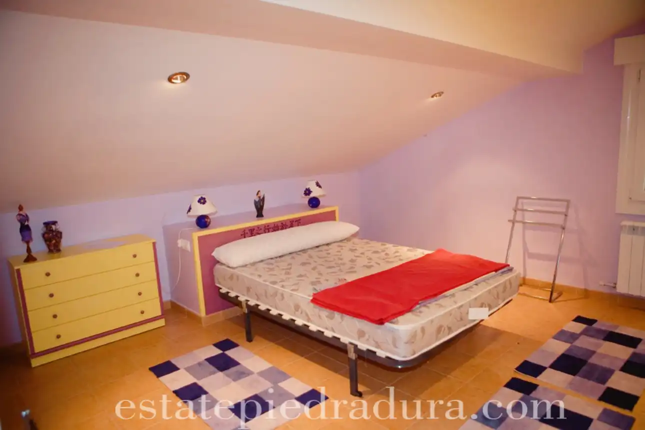 Habitación de Casa o chalet en venta en Pontevedra Capital  con Calefacción, Jardín privado y Terraza