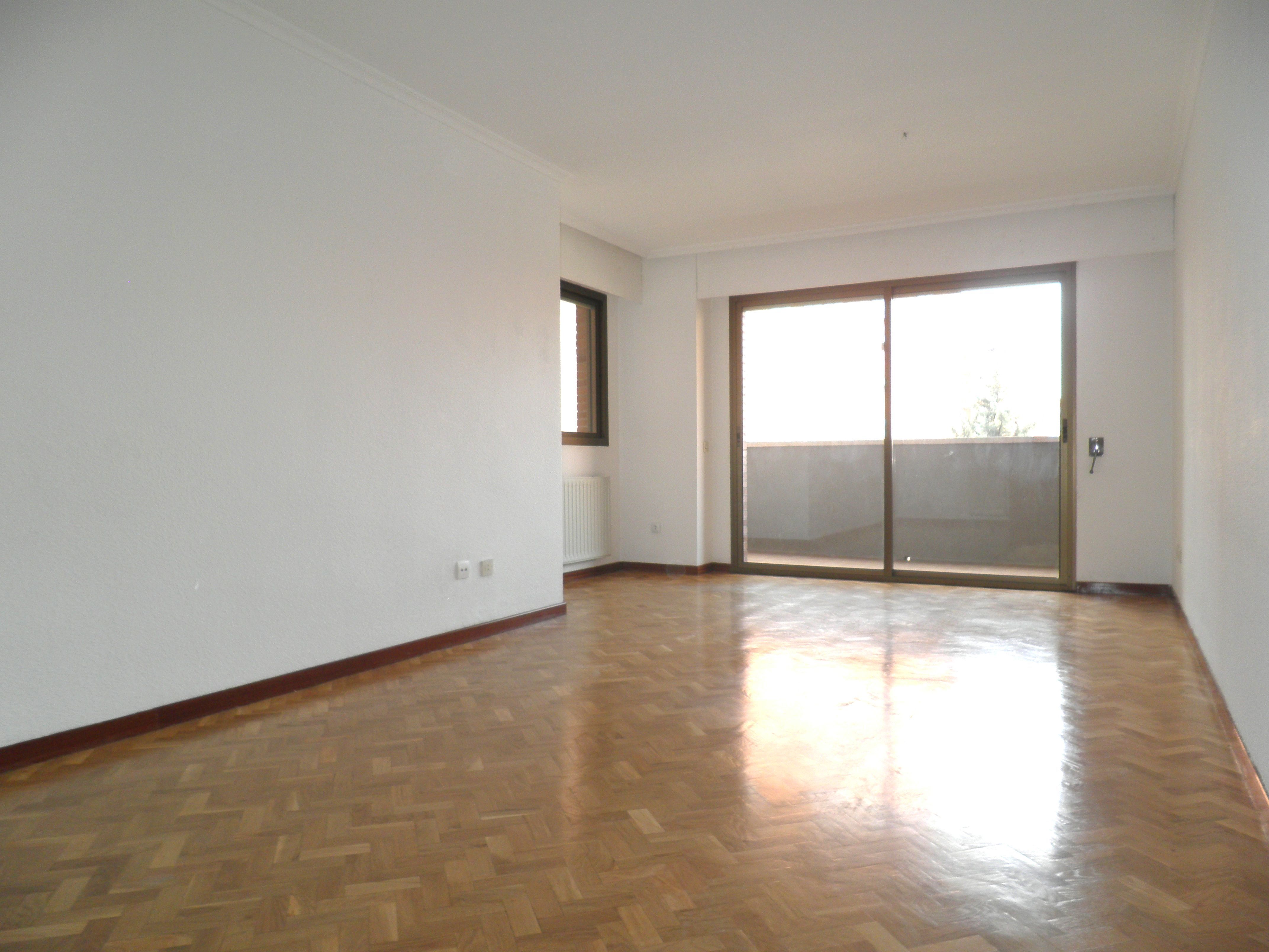 Living room of Flat for rent in  Madrid Capital  with Parquet flooring, Terrace and Oven