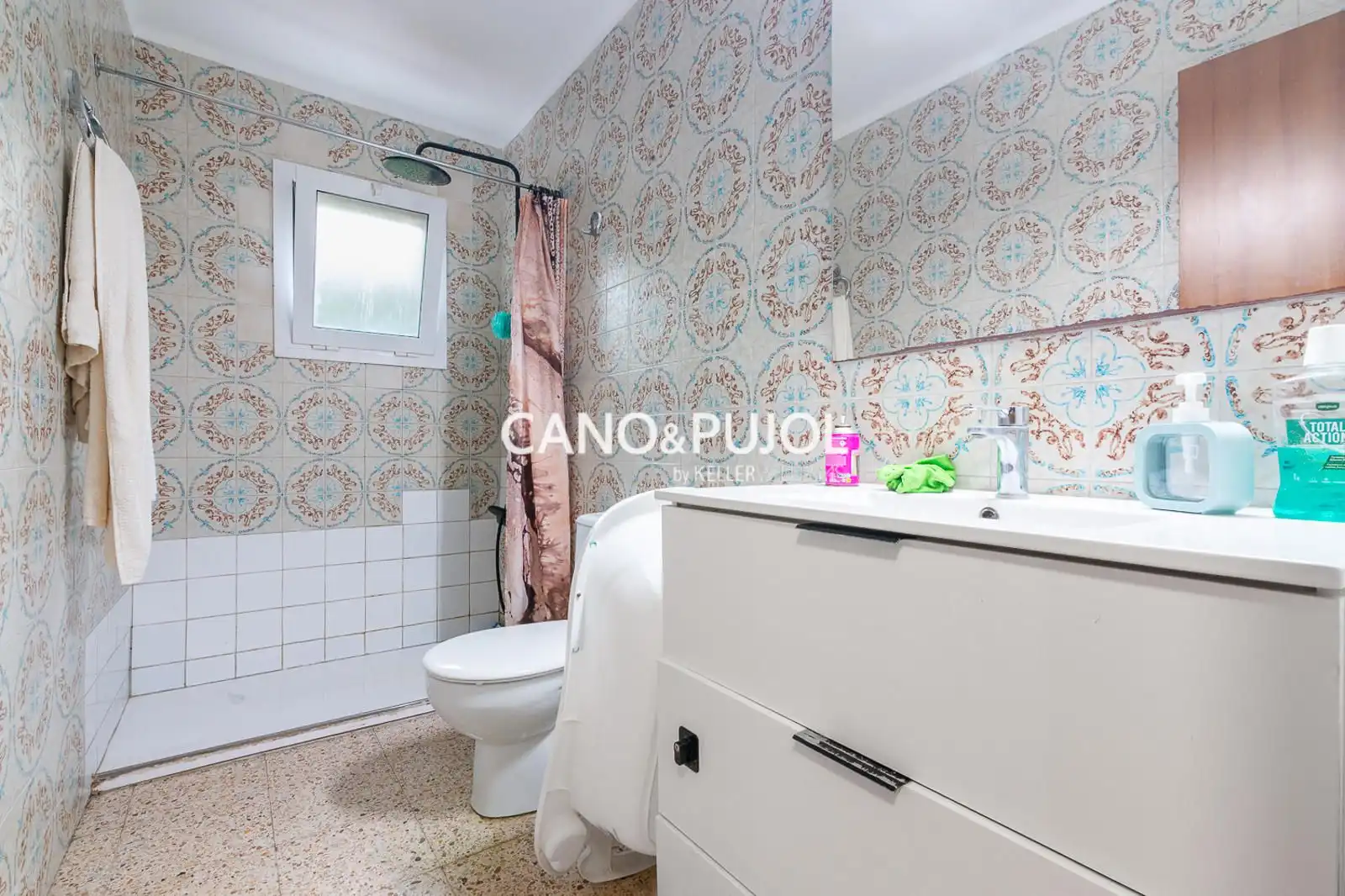Baño de Piso en venta en Olesa de Montserrat con Terraza