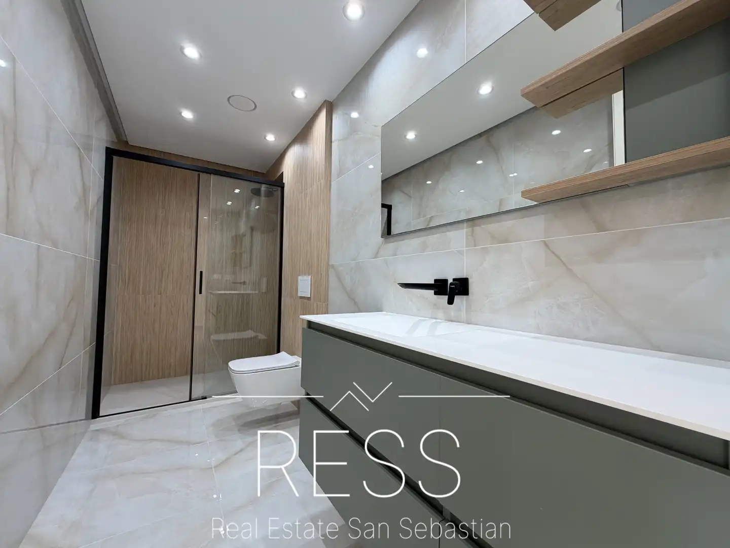 Baño de Piso en venta en Donostia - San Sebastián  con Aire acondicionado, Calefacción y Amueblado