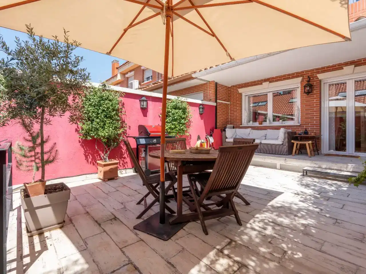 Terrassa de Casa adosada en venda en Madrid amb Aire condicionat, Jardí privat i Parquet