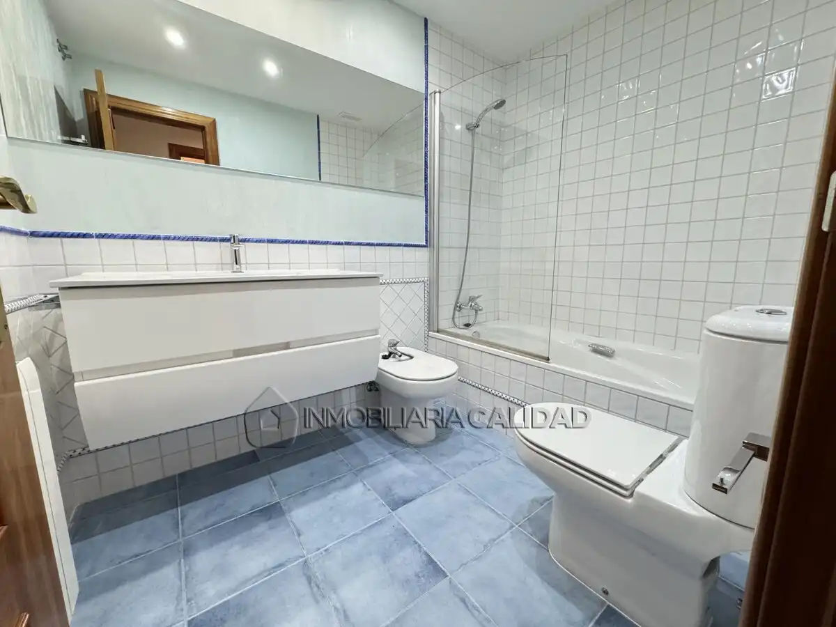 Bathroom of Flat for rent in Burgos  with Heating and Storage room