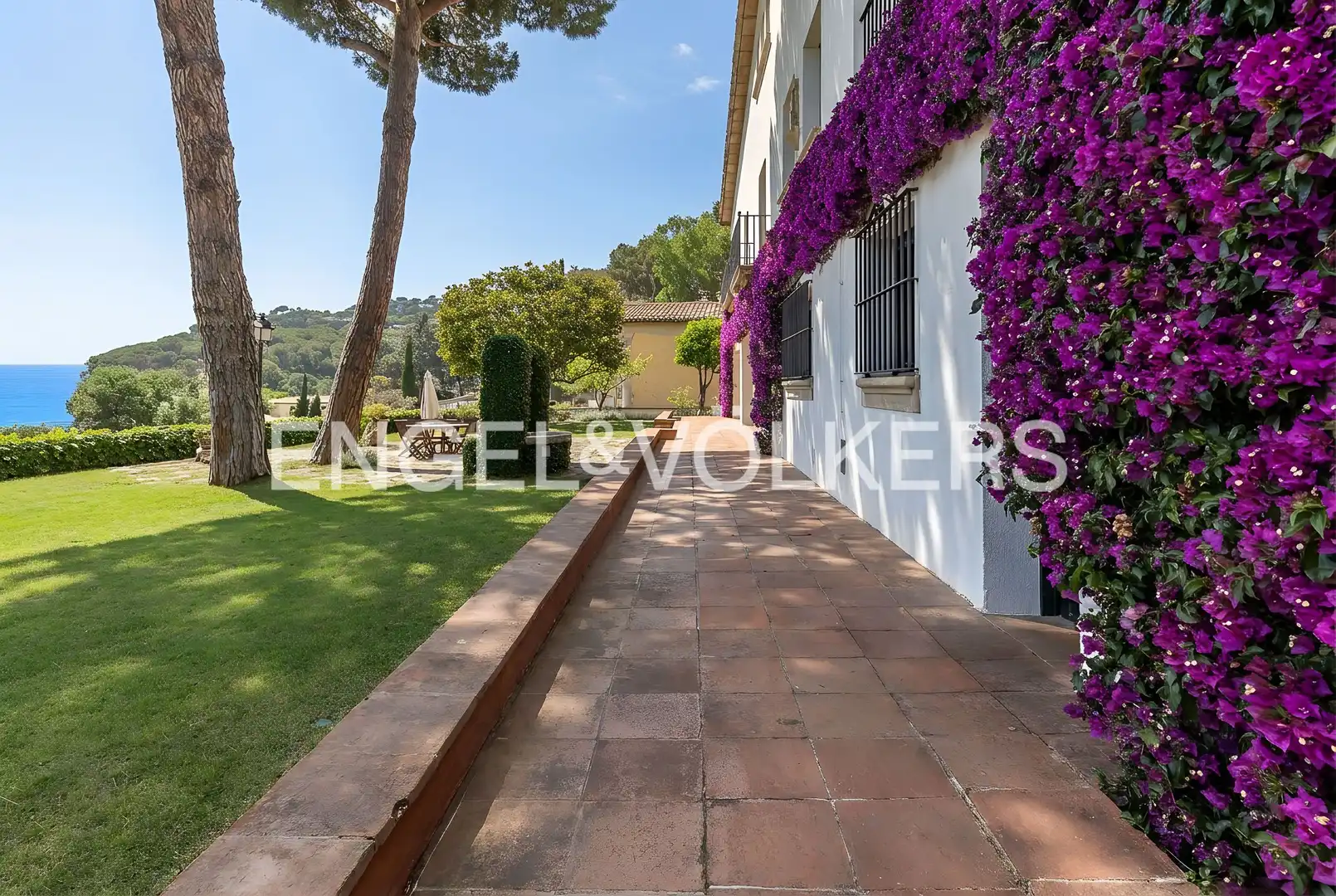 Vista exterior de Casa o xalet en venda en Premià de Dalt amb Calefacció, Jardí privat i Terrassa