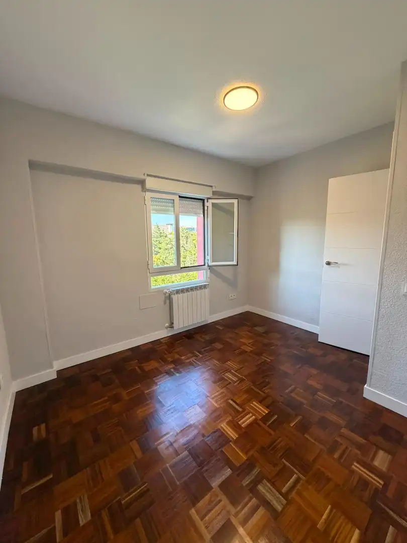 Habitación de Piso de alquiler en Madrid con Calefacción, Parquet y Terraza