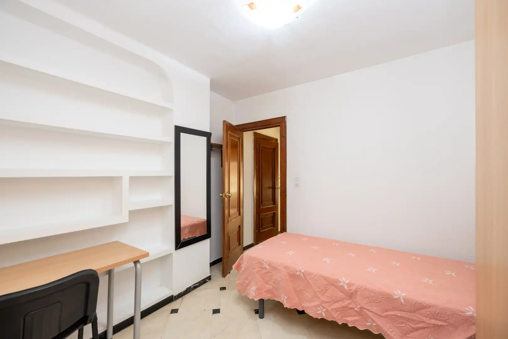 Schlafzimmer von Wohnung zur Miete in Granada mit Heizung, Möbliert und Ofen