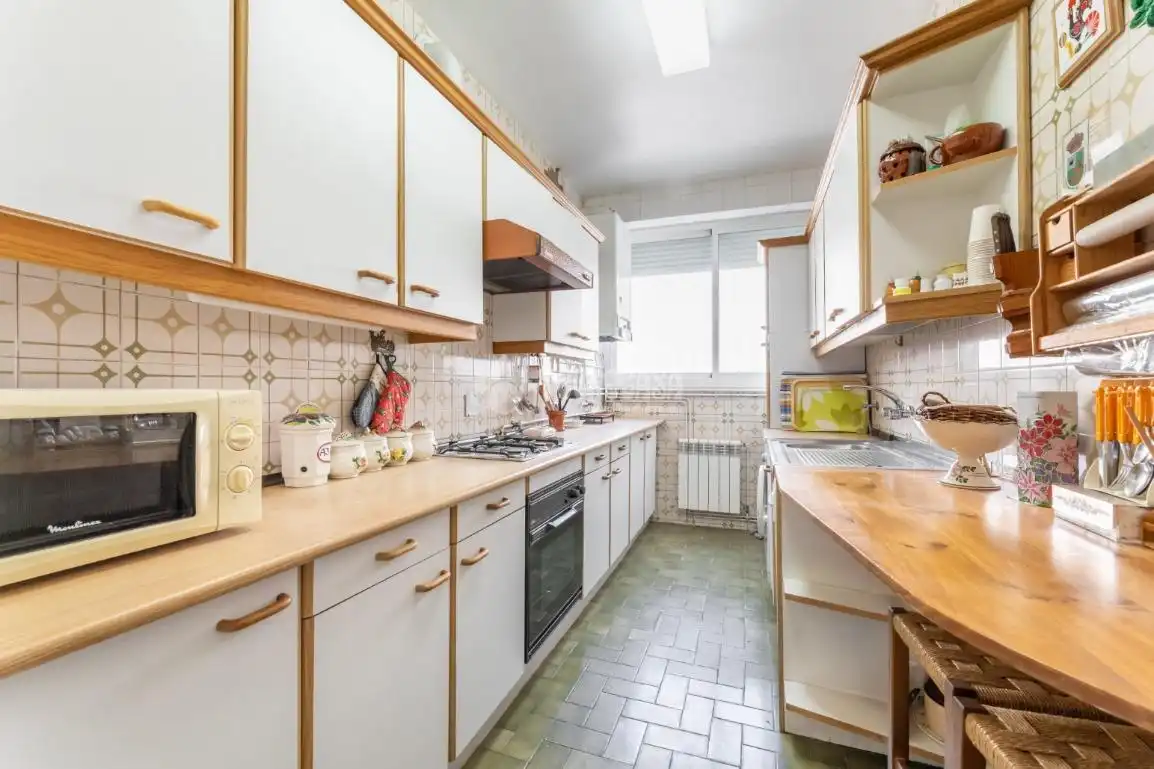 Cocina de Casa adosada en venta en Hoyo de Manzanares con Aire acondicionado, Calefacción y Jardín privado