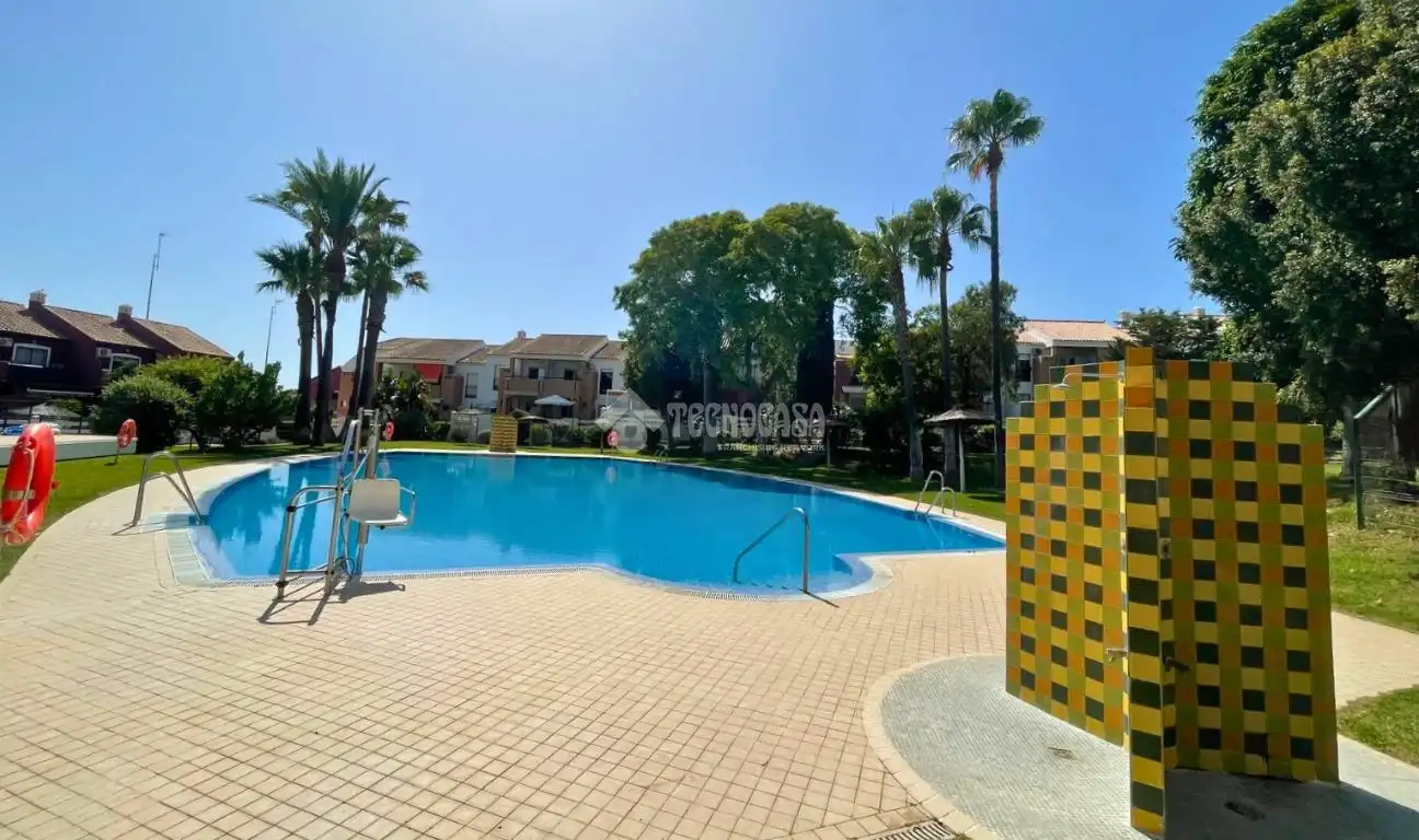 Piscina de Ático en venta en Chiclana de la Frontera con Trastero y Balcón