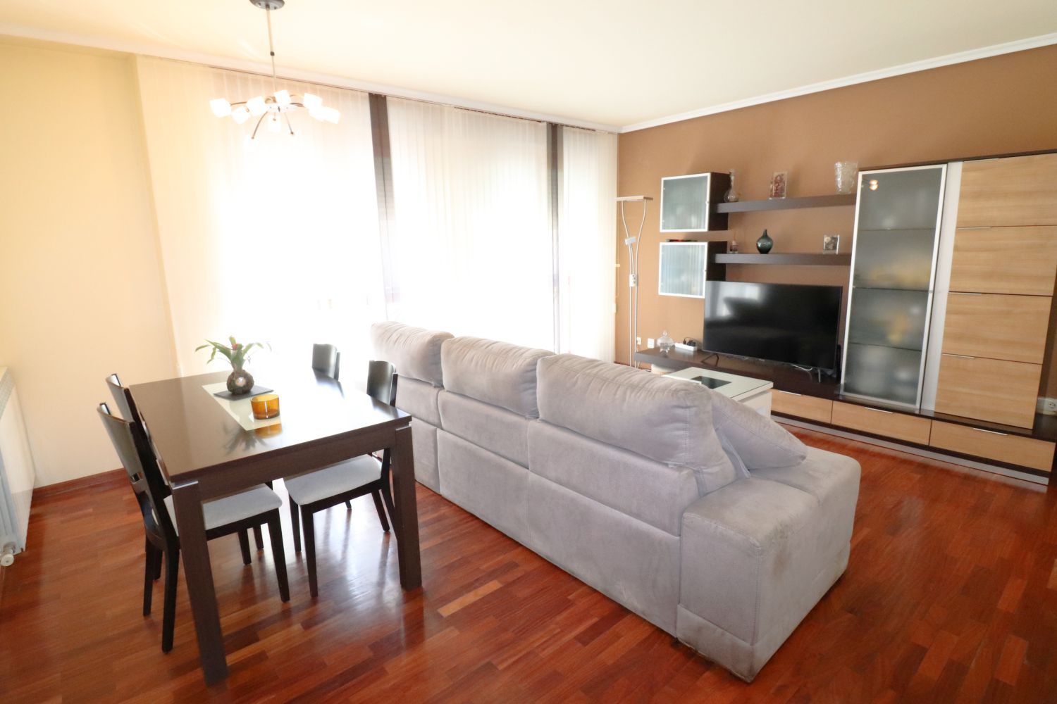 Sala d'estar de Pis en venda en Vitoria - Gasteiz amb Calefacció, Parquet i Terrassa