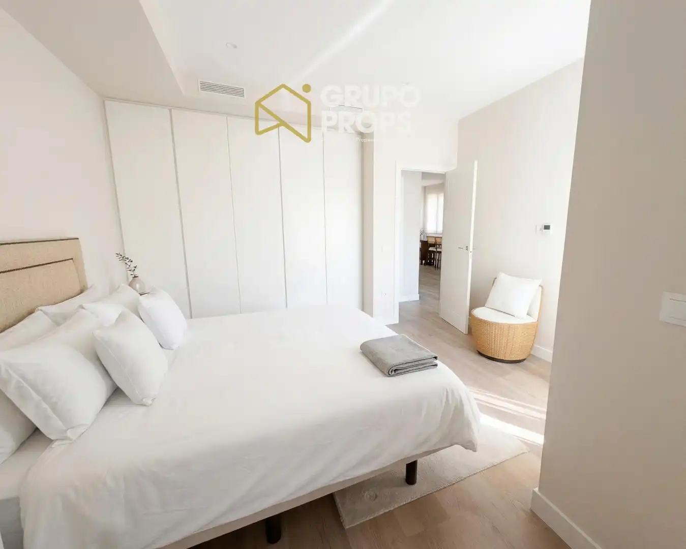 Schlafzimmer von Wohnung zum Verkauf in Madrid mit Klimaanlage und Heizung