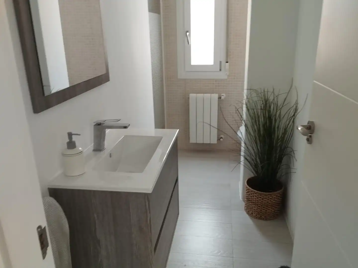 Bathroom of Houses for sale in Sevilla  with Private garden, Terrace and Balcony