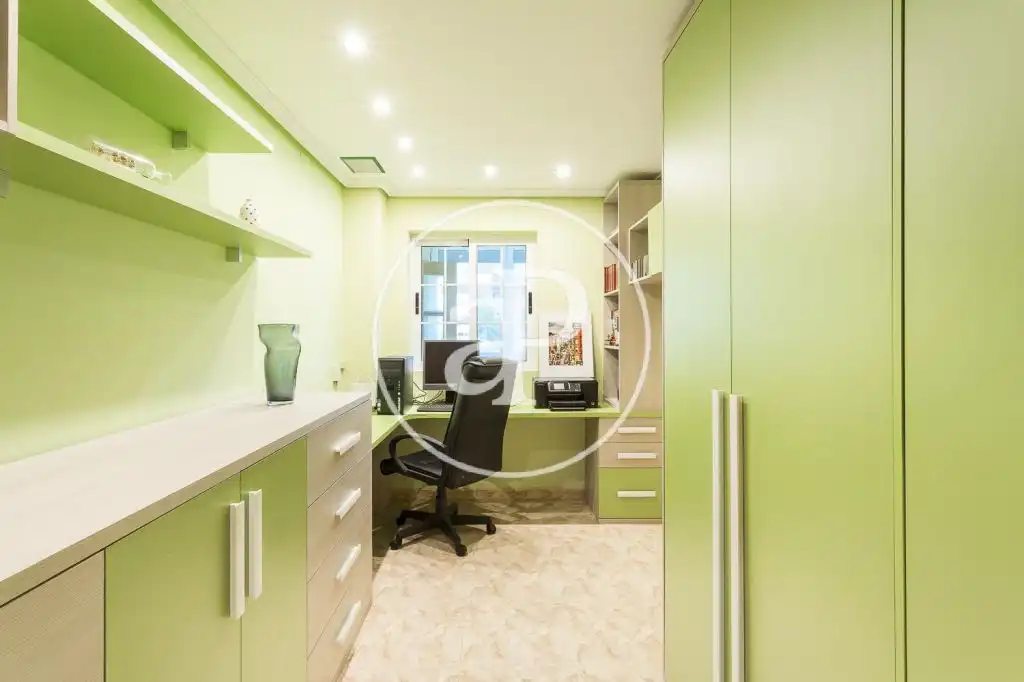 Flat for rent in Av. del General Avilés, Sant Pau