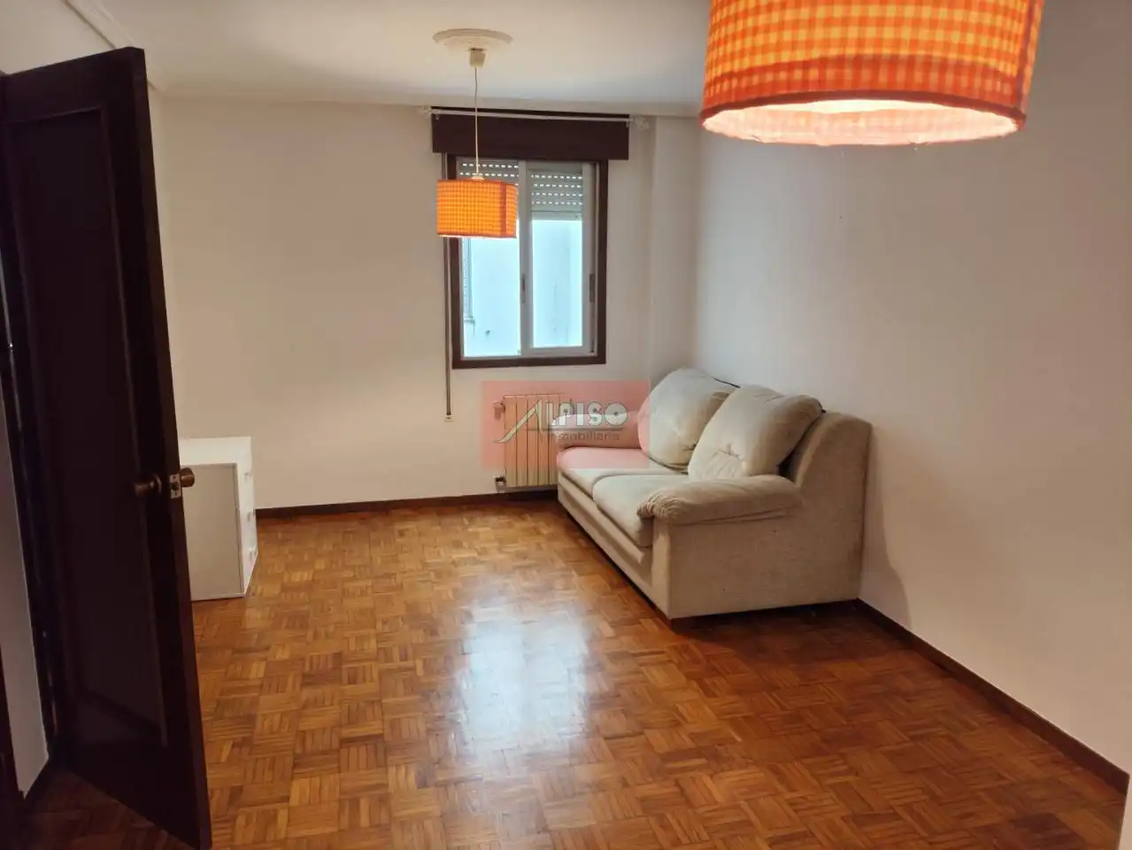 Sala d'estar de Pis de lloguer en Ourense Capital  amb Calefacció, Parquet i Traster