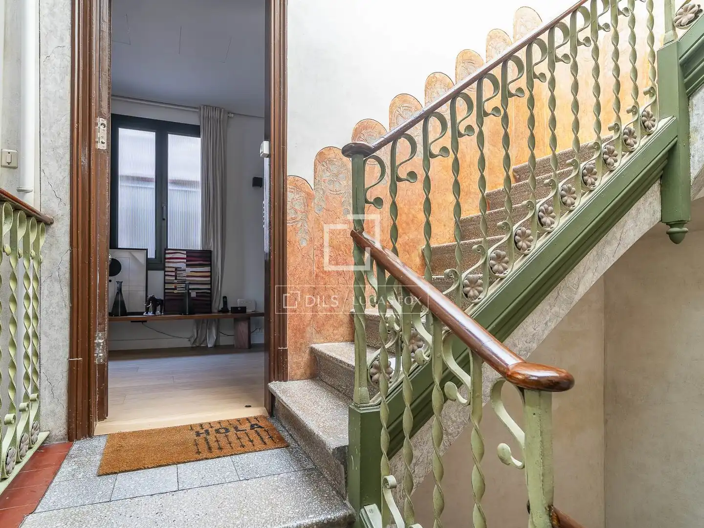 Wohnung zum Verkauf in Barcelona mit Klimaanlage, Terrasse und Balkon