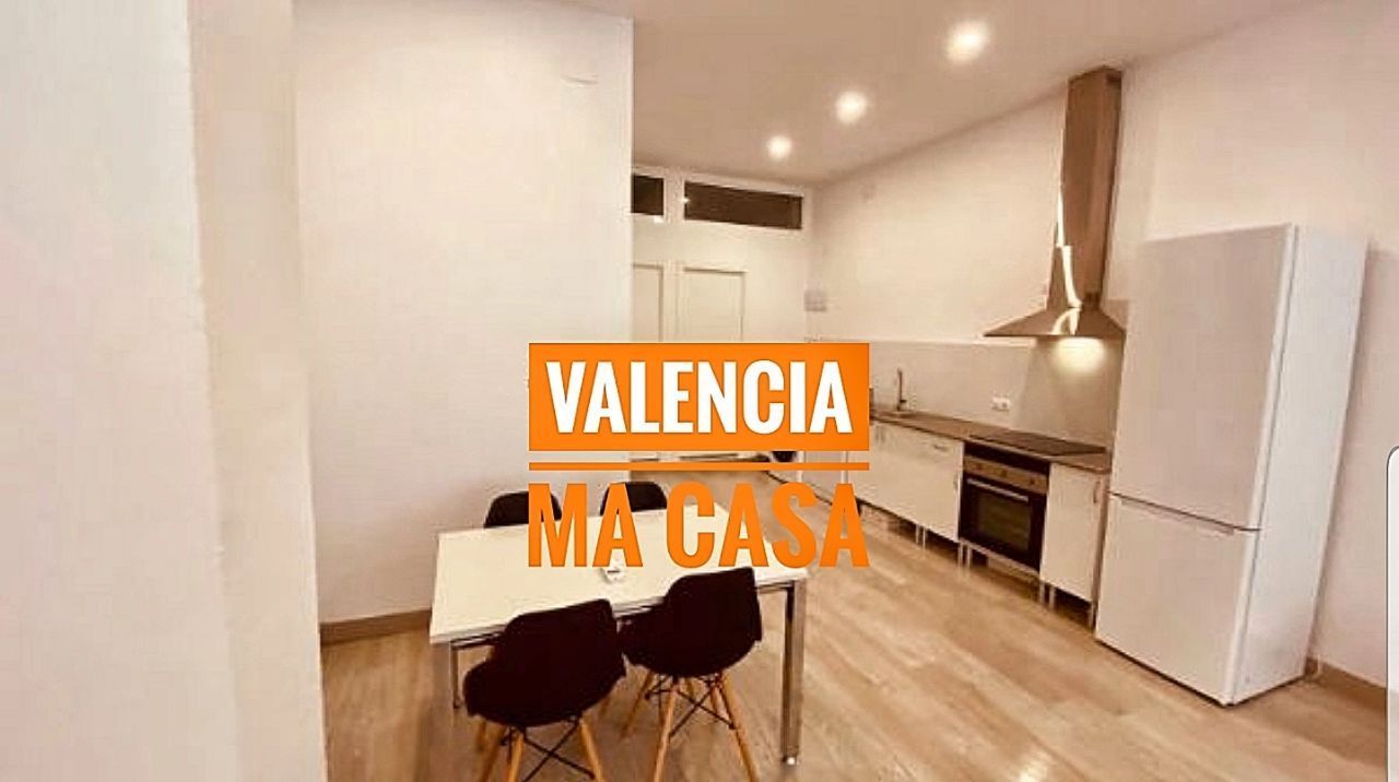 Kitchen of Flat to rent in  Valencia Capital  with Air Conditioner, Heating and Furnished