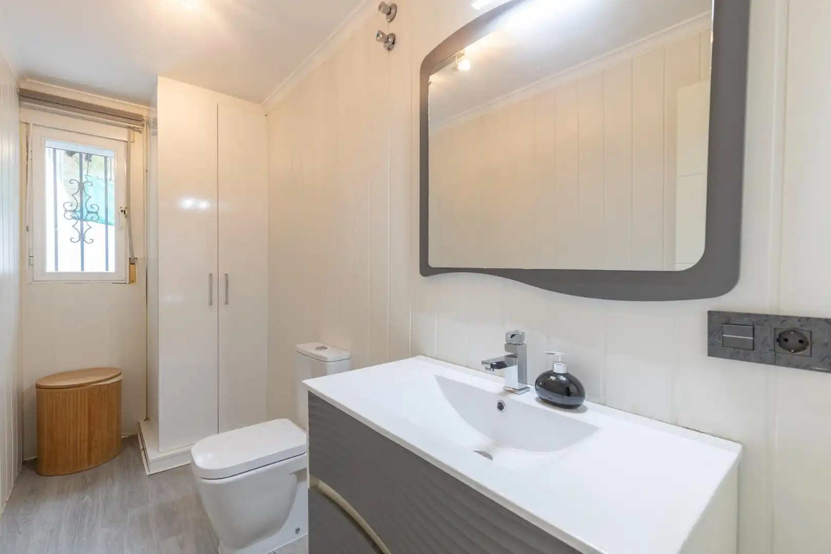 Baño de Casa adosada en venta en Güevéjar con Calefacción, Amueblado y Balcón