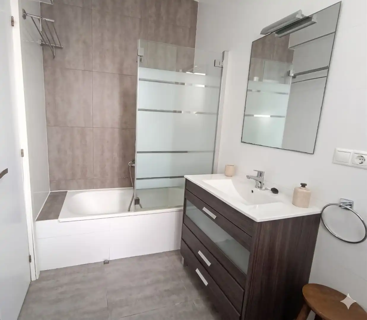 Baño de Piso de alquiler en Almería con Aire acondicionado y Amueblado