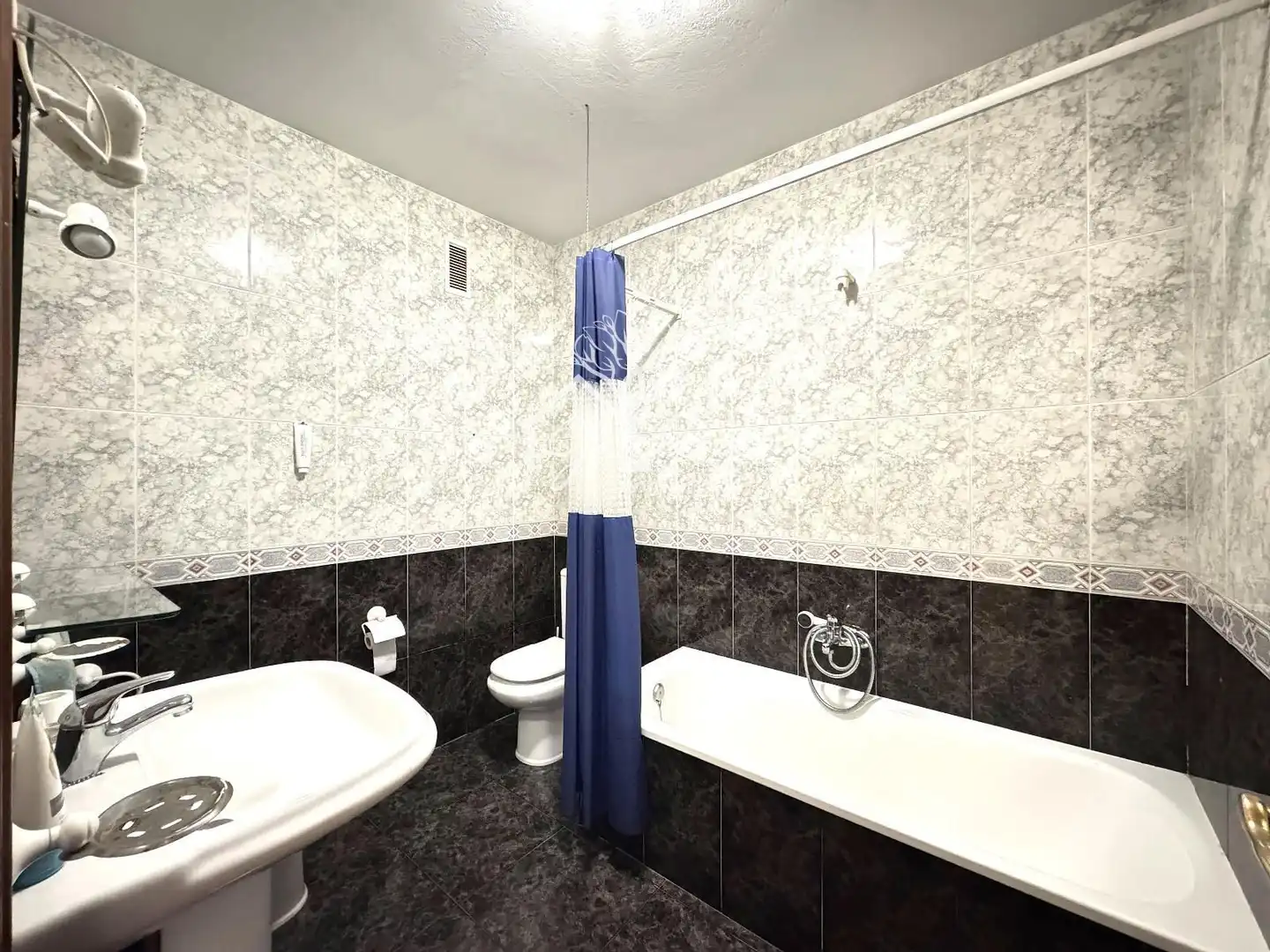 Baño de Piso en venta en Ares con Amueblado, Horno y Lavadora
