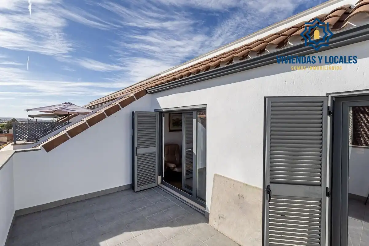 Penthouse with pool for sale in Ogíjares