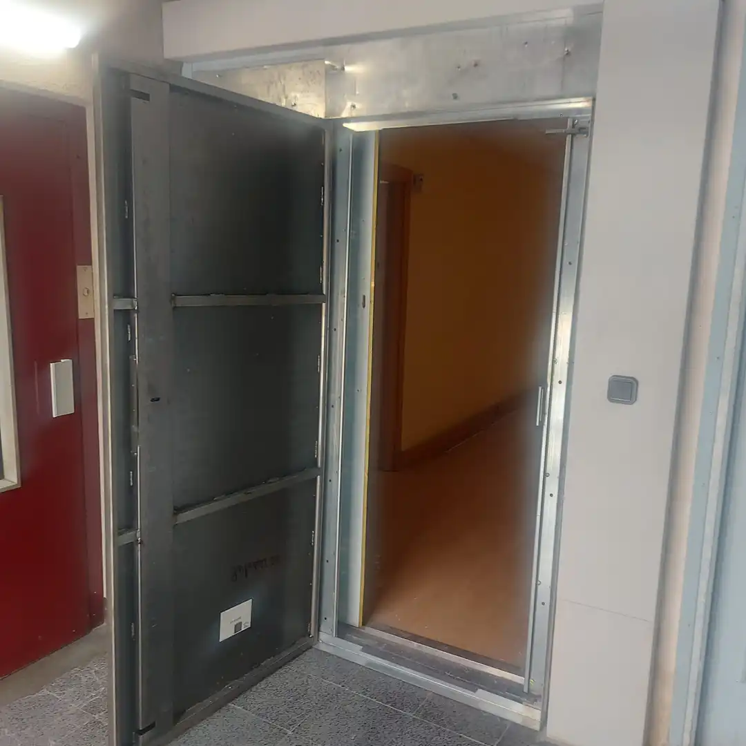 Local en venta en L'Hospitalet de Llobregat con Alarma