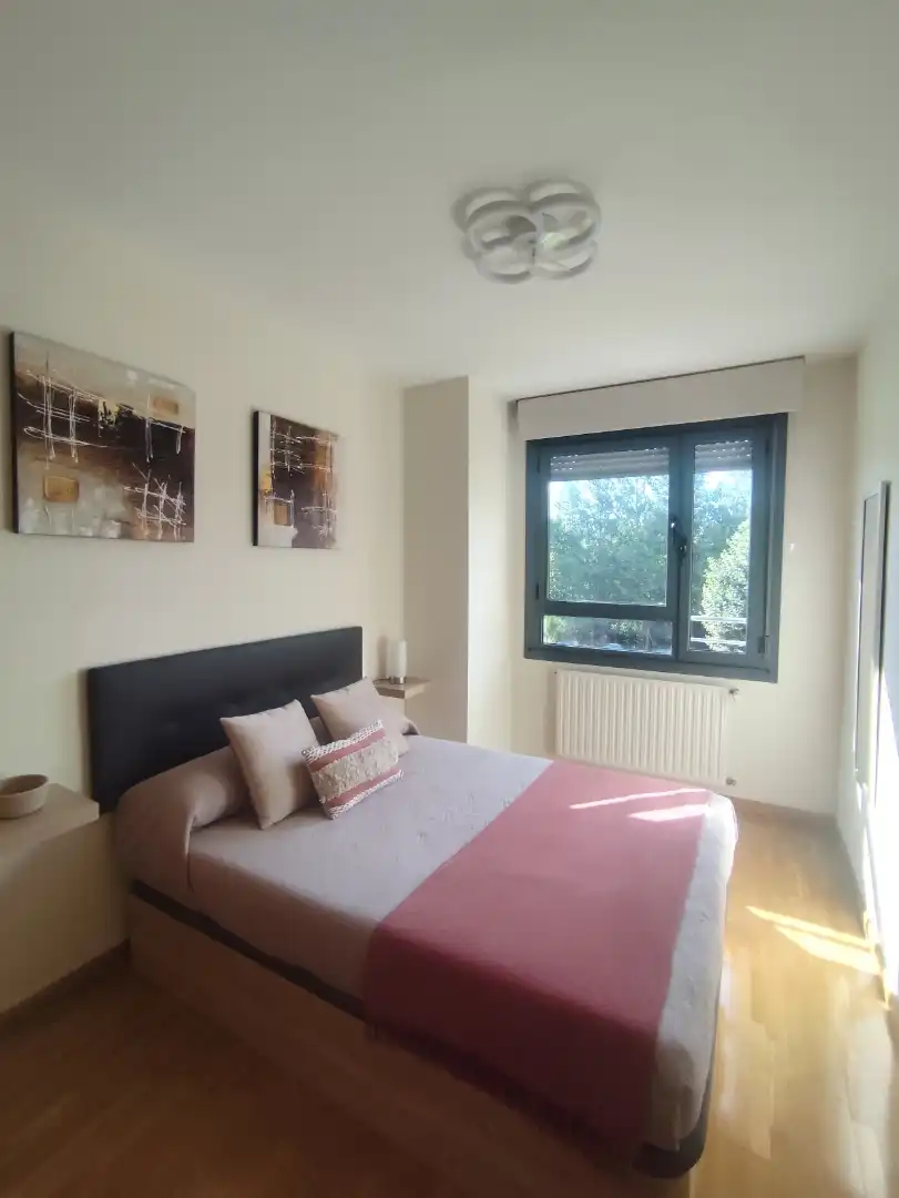 Bedroom of Flat for sale in Oviedo 