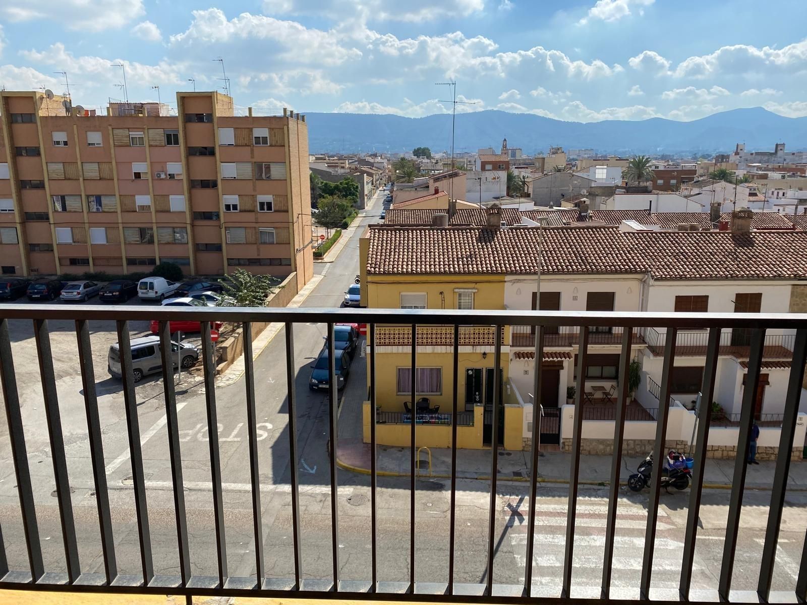 Vista exterior de Pis en venda en L'Alcúdia de Crespins amb Aire condicionat, Calefacció i Balcó