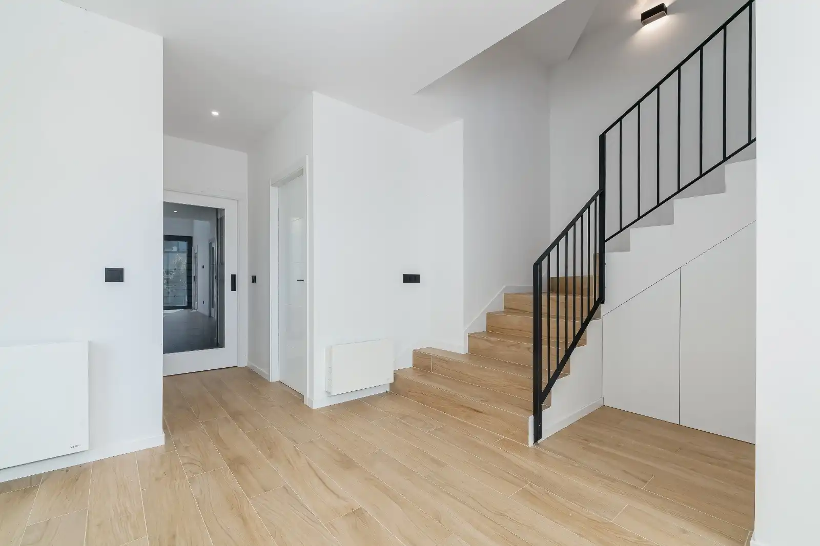 Casa adosada en venta en Vigo  con Calefacción, Jardín privado y Terraza