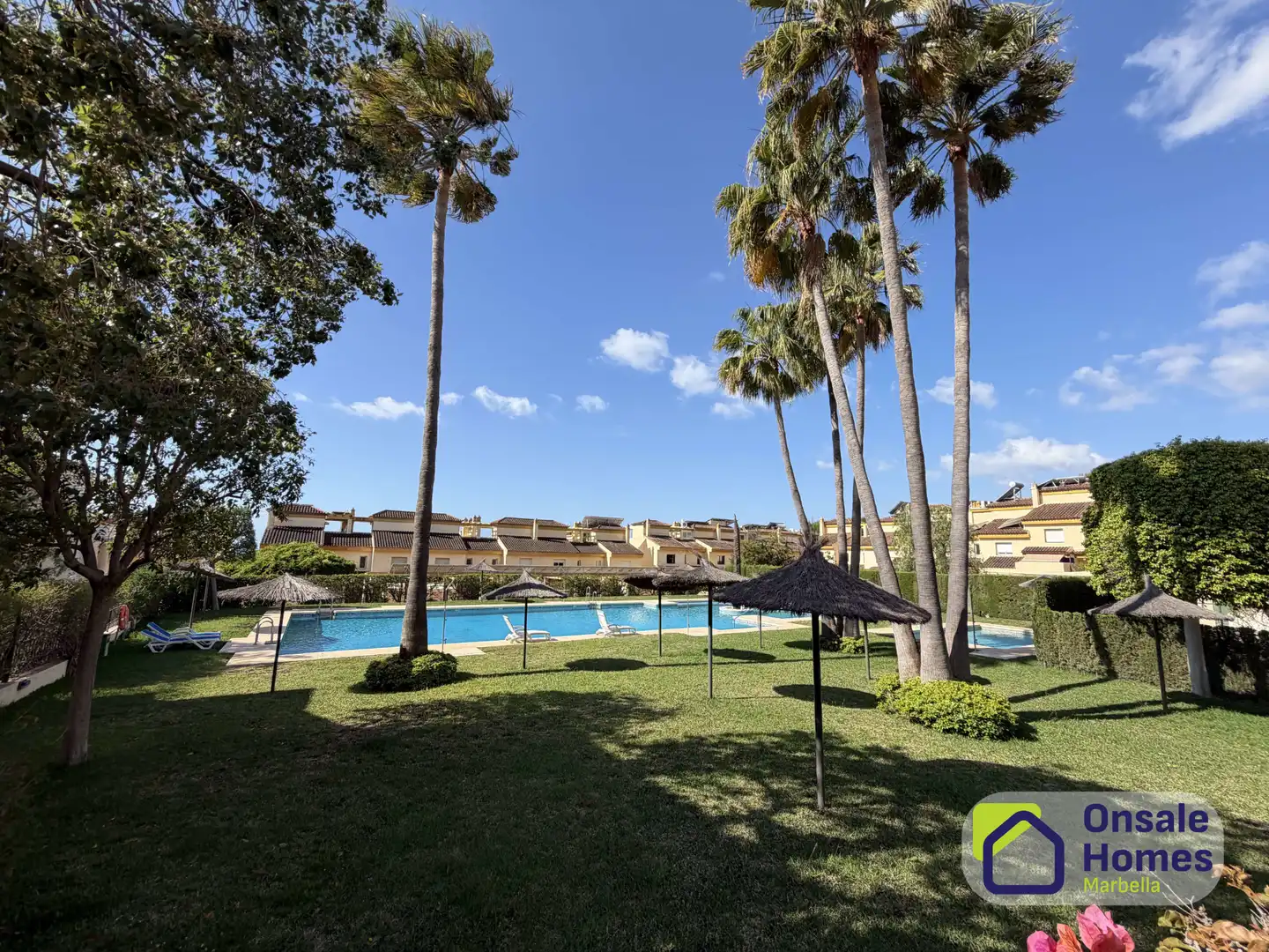 Vista exterior de Casa adosada en venta en Marbella con Aire acondicionado, Jardín privado y Terraza