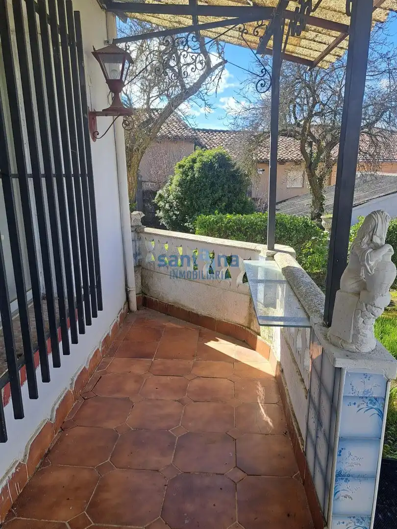 Terrassa de Casa o xalet en venda en Gradefes amb Calefacció, Jardí privat i Traster