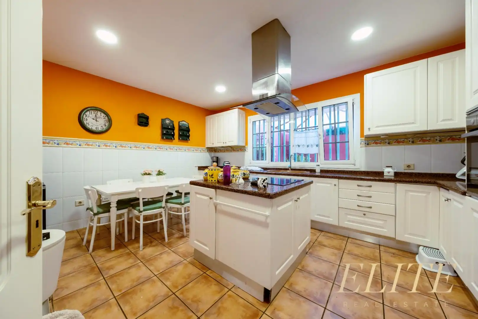 Cuina de Casa o xalet en venda en Santa Brígida amb Aire condicionat, Jardí privat i Terrassa