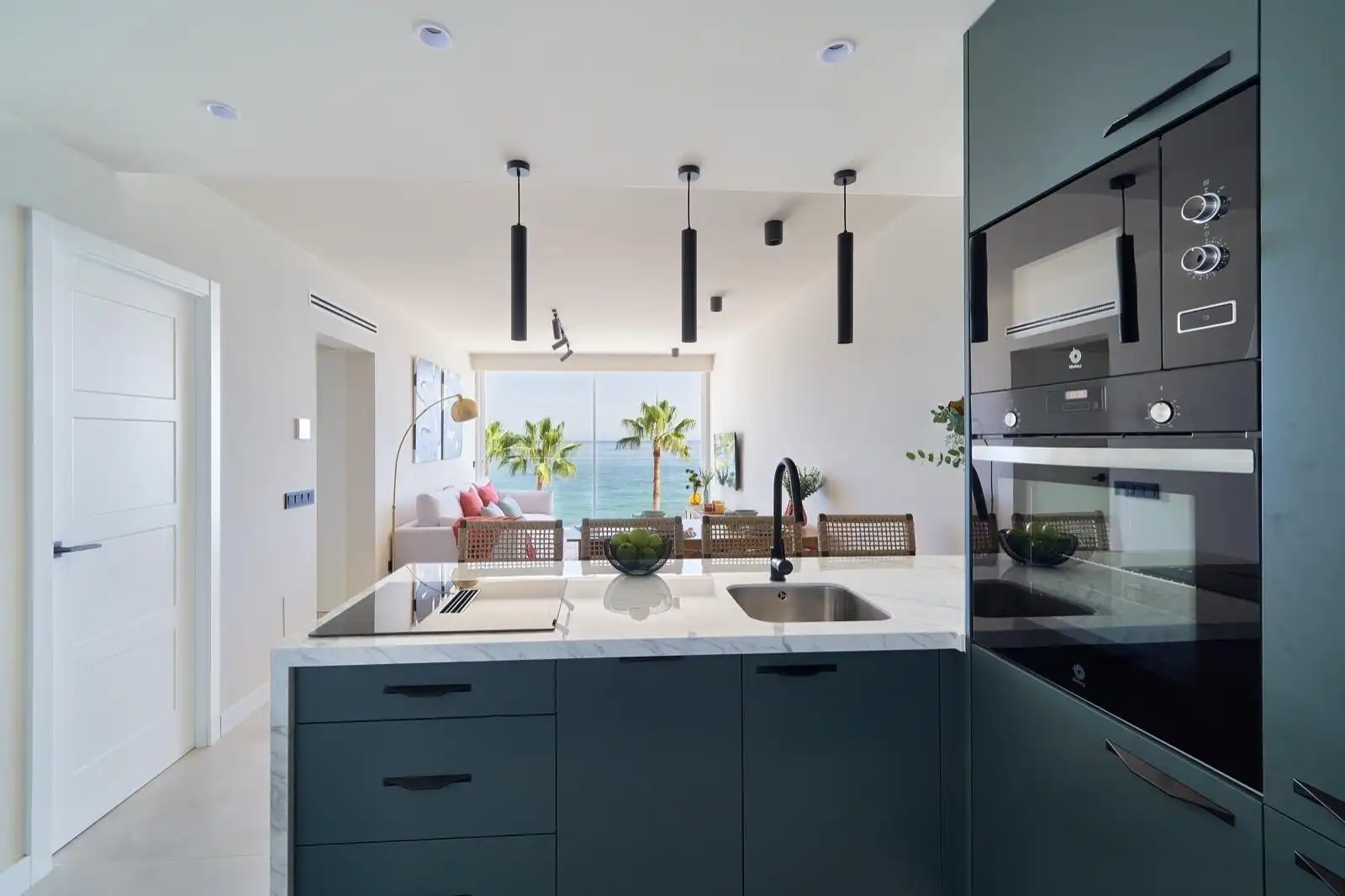 Cuina de Apartament de lloguer en Benalmádena amb Aire condicionat, Terrassa i Moblat