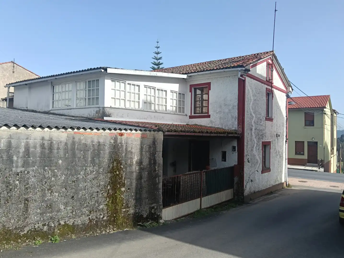 Vista exterior de Casa adosada en venda en Oza dos Ríos amb Calefacció, Jardí privat i Traster