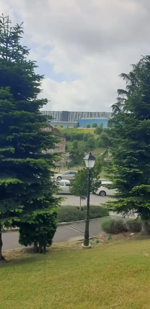 Vista exterior de Pis en venda en Oviedo  amb Calefacció, Jardí privat i Traster