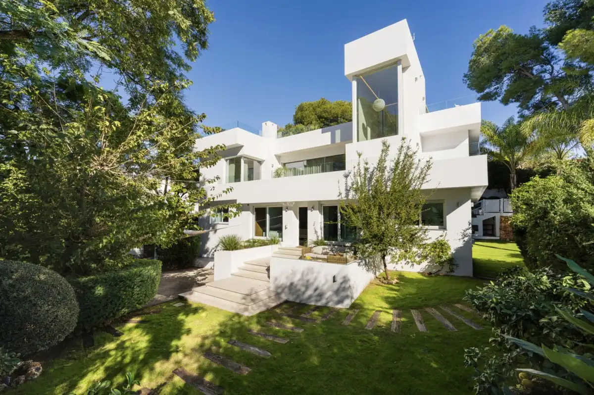 Chalet con piscina en venta en Nueva Andalucía, imagen 2
