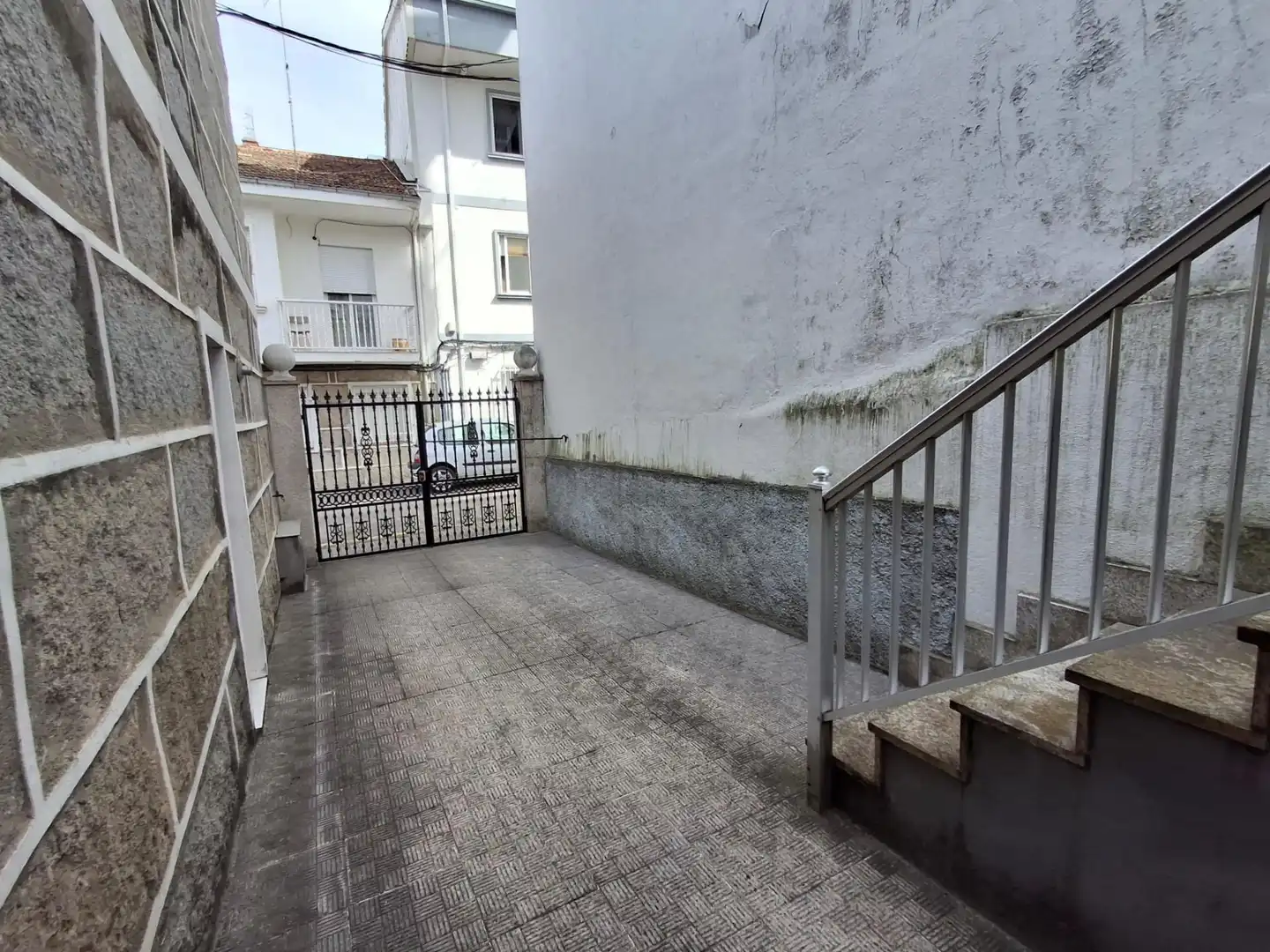 Aparcament de Casa o xalet en venda en Ourense Capital  amb Moblat