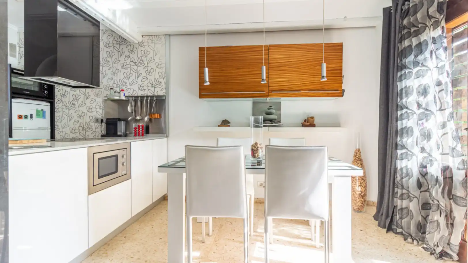 Cuina de Casa o xalet en venda en Dénia amb Aire condicionat, Calefacció i Jardí privat