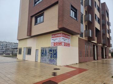 Local comercial de lloguer a Calle Esteban Sáez Alvarado