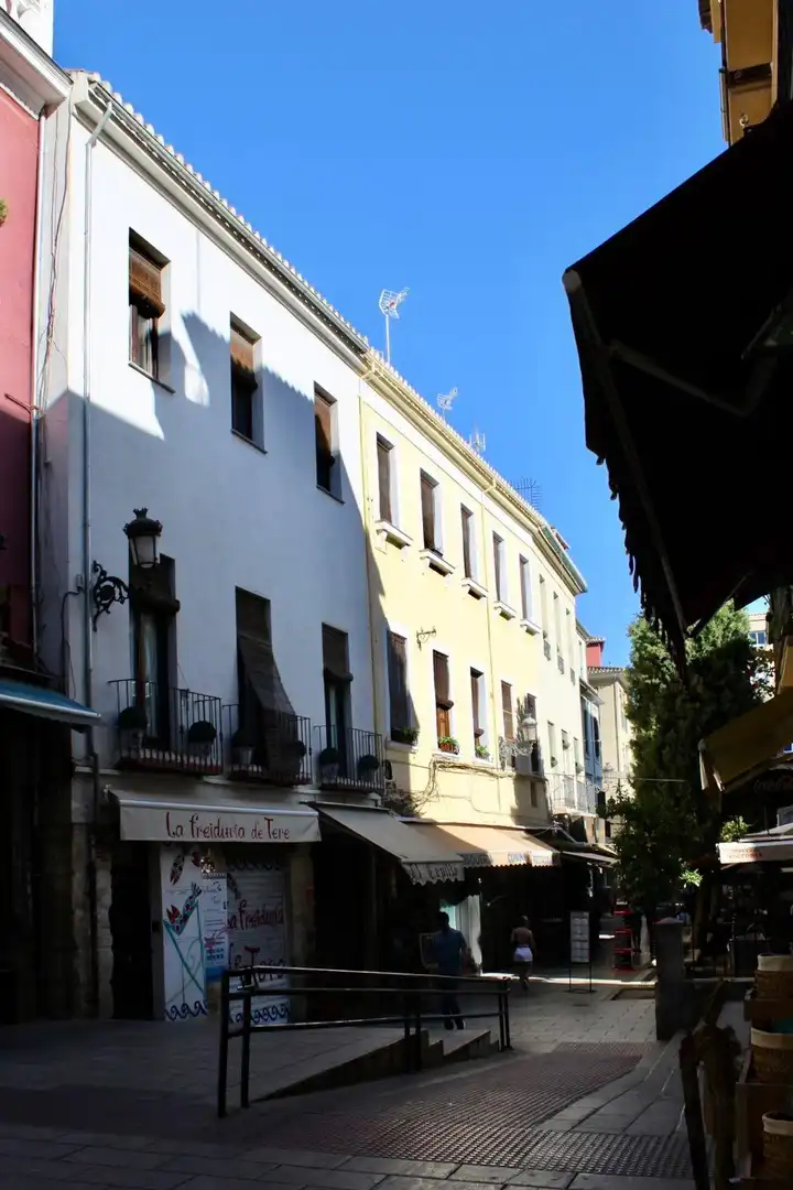 Vista exterior de Edificio en venta en Granada