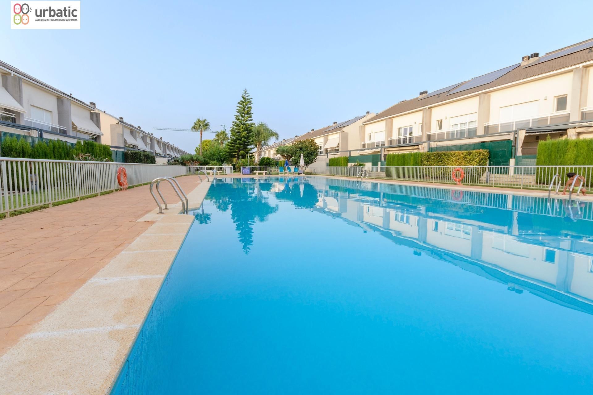 Piscina de Casa adosada en venta en Gandia con Aire acondicionado, Jardín privado y Terraza