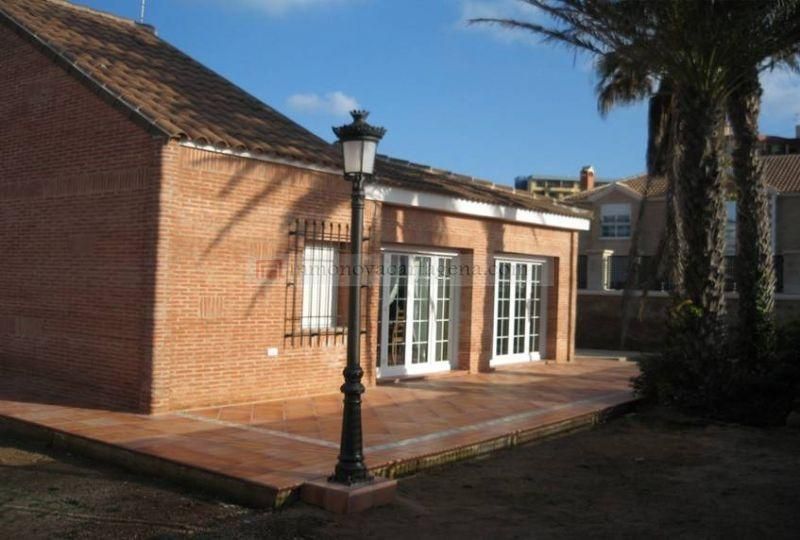 Vista exterior de Casa o xalet en venda en La Manga del Mar Menor
