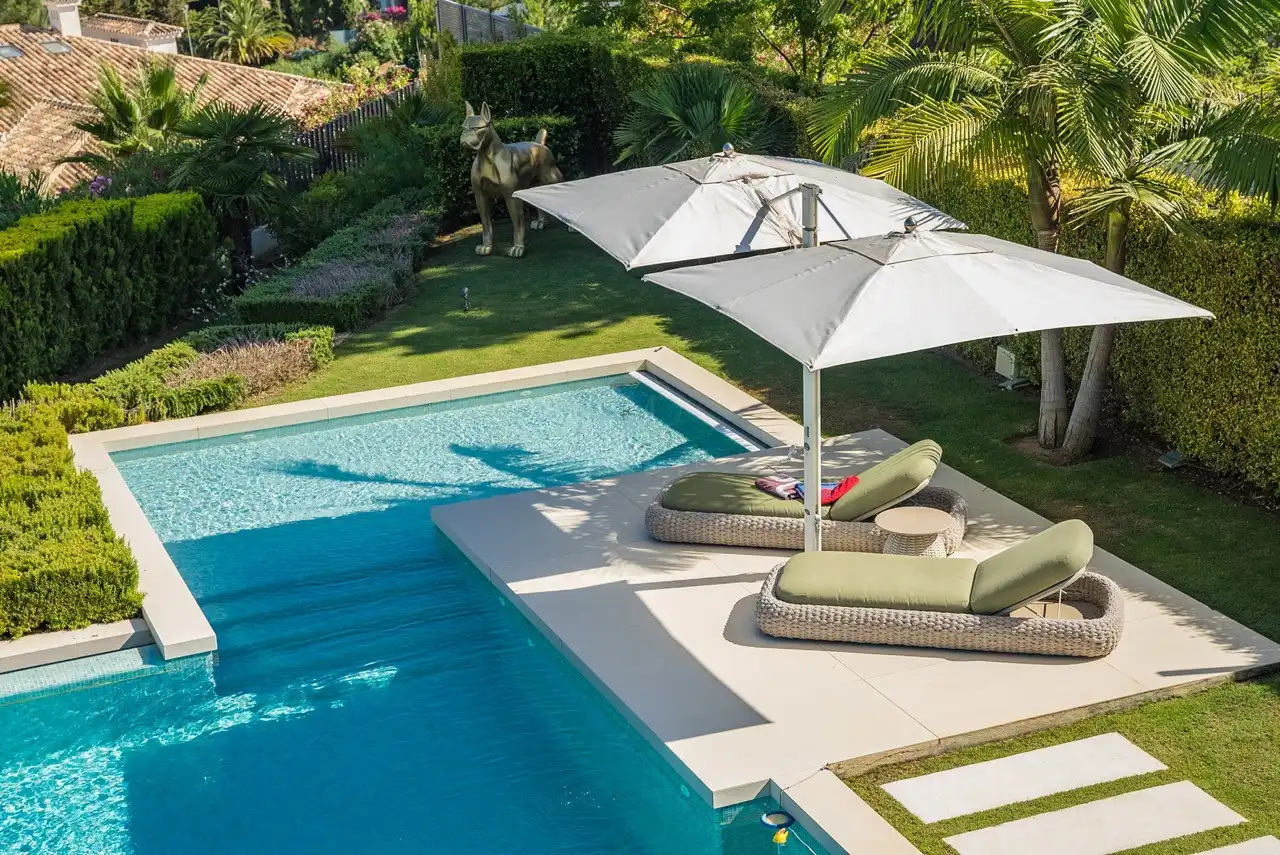 Swimming pool of Houses for sale in Marbella  with Air Conditioner, Heating and Private garden