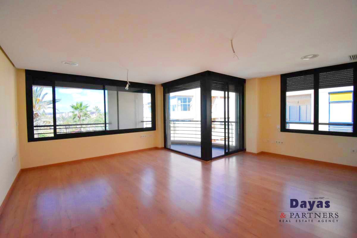 Sala d'estar de Apartament de lloguer en Torrevieja amb Terrassa, Traster i Balcó